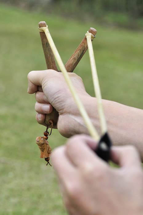 AceCamp Steinschleuder aus Holz